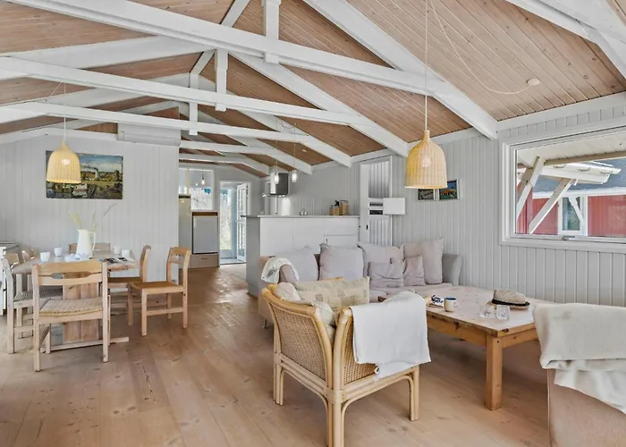 3 Bedroom Beautiful In Сasa de vacaciones Blokhus