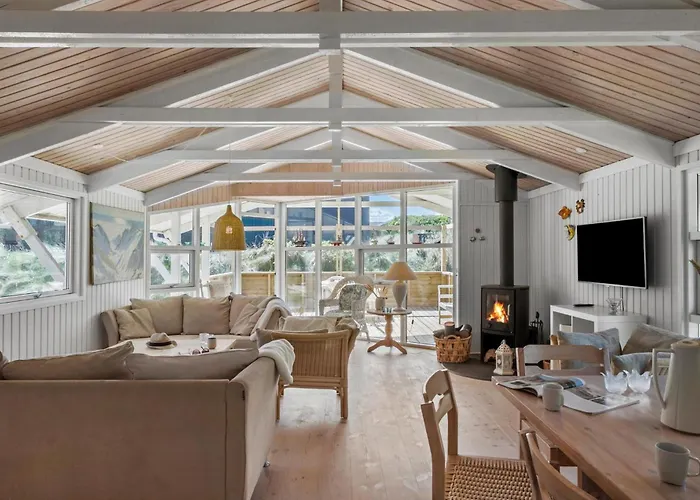 3 Bedroom Beautiful In Сasa de vacaciones Blokhus