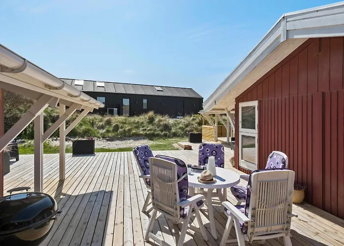 3 Bedroom Beautiful In Сasa de vacaciones Blokhus